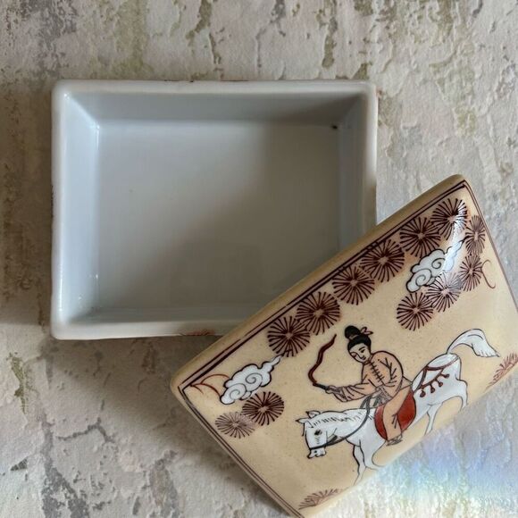 Japanese Porcelain Ware trinket box Warrior Horse - Picture 2 of 11